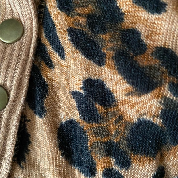 Zenana brown and black cheetah print button-down cardigan. - Picture 11 of 11